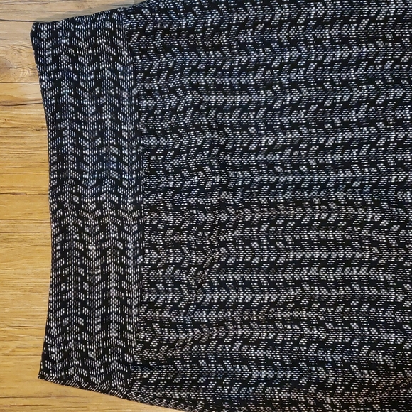 The Limited Skirt - Picture 3 of 5